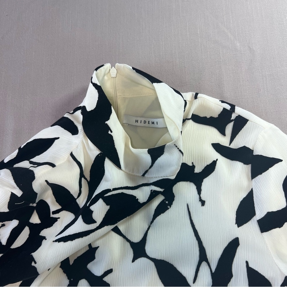 Hidemi Black & White Abstract Bird Print Mock Neck Top – Women’s Small - Picture 8 of 13